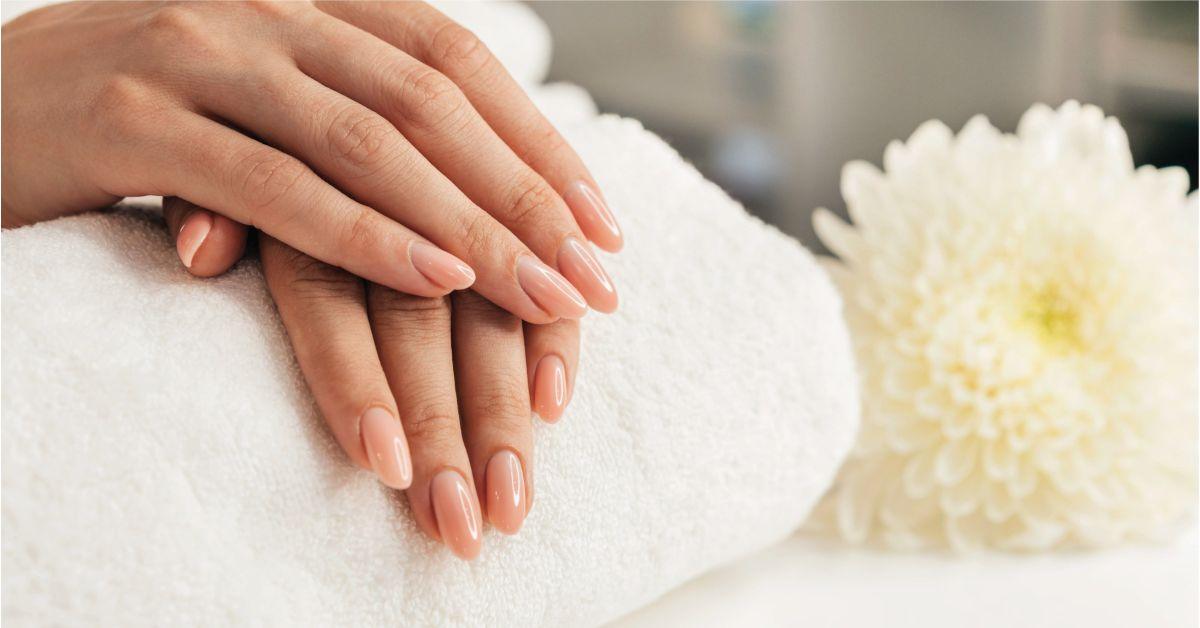 Manicura Nude Natural Elegante – Uñas Sofisticadas con Acabado Glossy