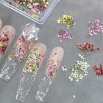 flores secas uñas nail art encapsulado floral diseño uñas gel decoración natural