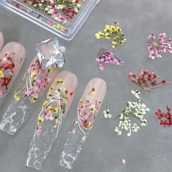 flores secas uñas nail art encapsulado floral diseño uñas gel decoración natural