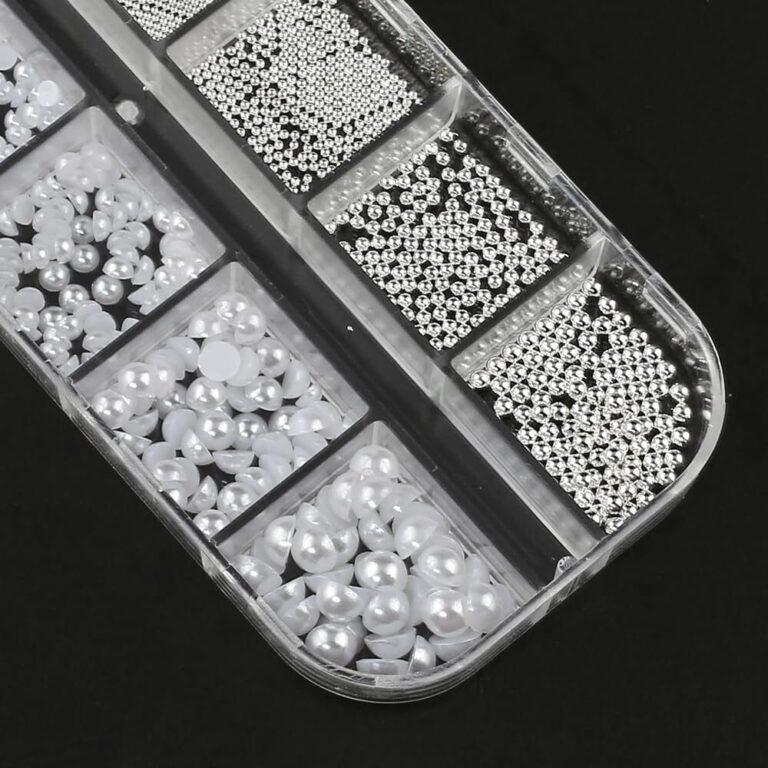 perlas y strass uñas decoración nail art cristales blancos manicure elegante