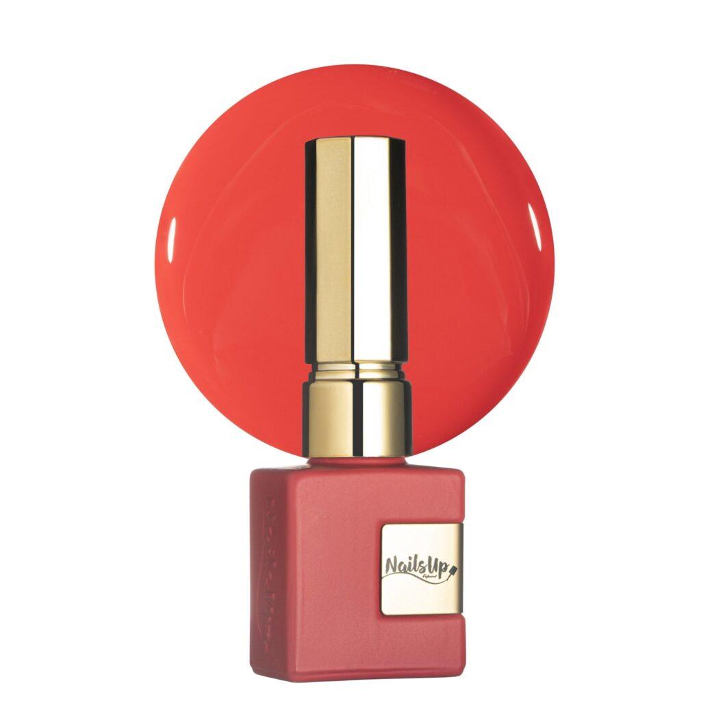 Esmalte semipermanente NailsUp coral rosado con acabado brillante intenso y elegante.