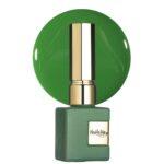 Esmalte semipermanente NailsUp verde bosque elegante con acabado intenso y cobertura uniforme.