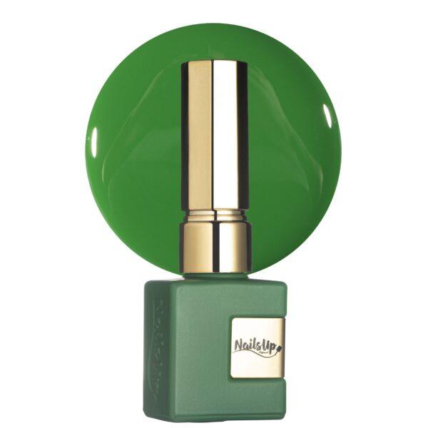 Esmalte semipermanente NailsUp verde bosque elegante con acabado intenso y cobertura uniforme.