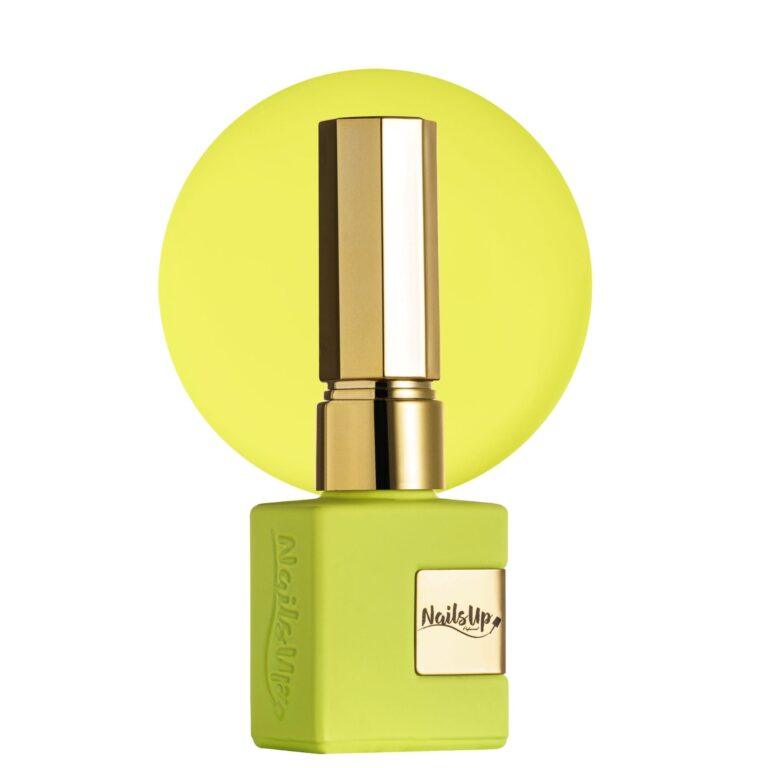 Esmalte semipermanente NailsUp amarillo lima neón con acabado vibrante y alta cobertura.