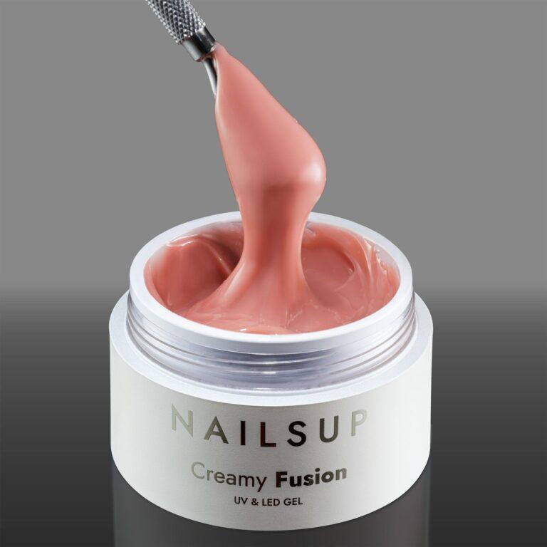 gel UV nude cálido NailsUp Creamy Fusion autonivelante construcción uñas natural