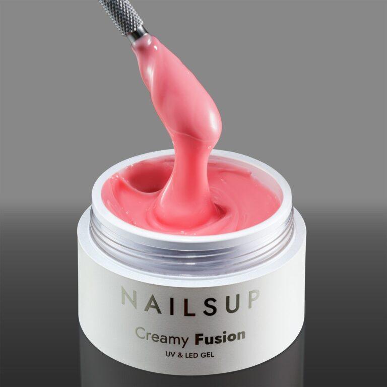gel UV rosa coral NailsUp Creamy Fusion autonivelante construcción uñas brillante
