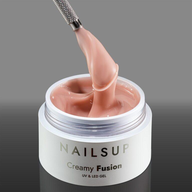 gel UV nude rosa NailsUp Creamy Fusion autonivelante construcción uñas natural
