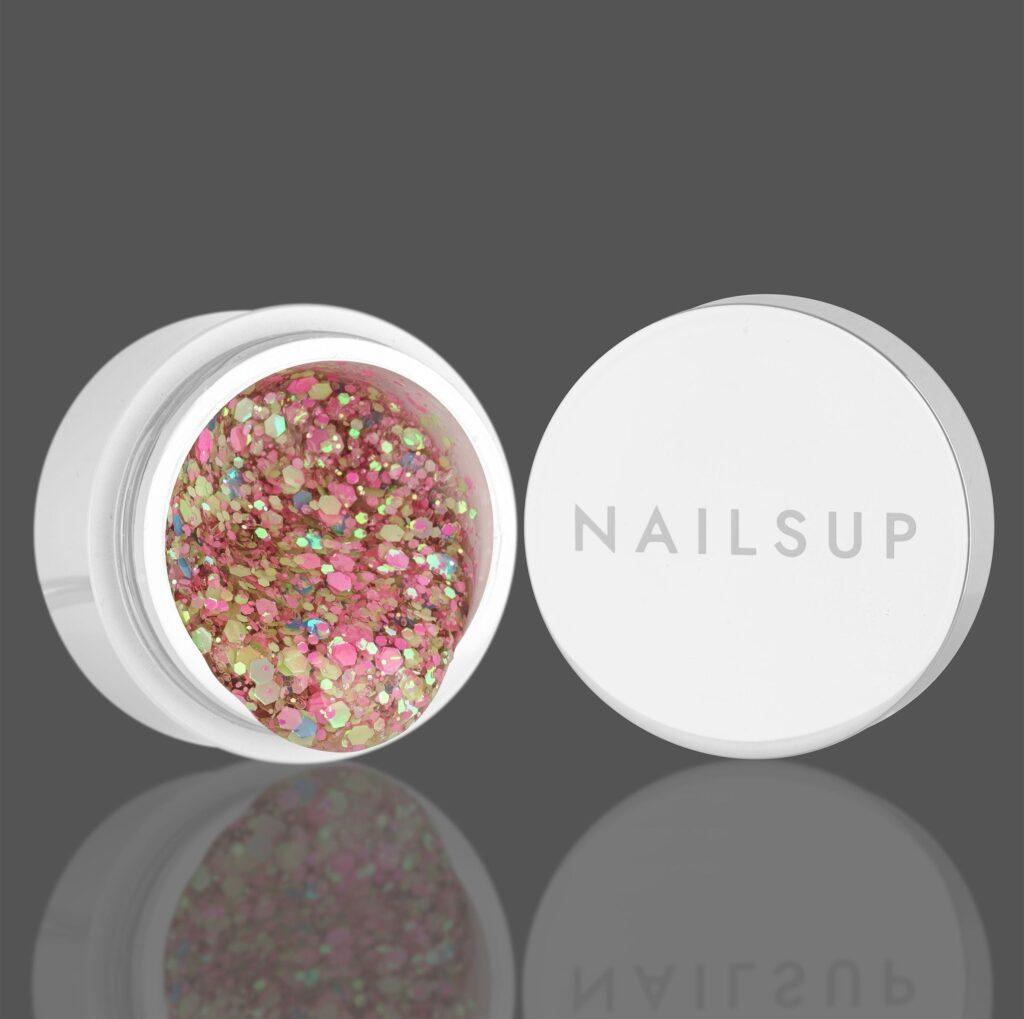 gel uñas rosa glitter NailsUp reflejos iridiscentes decoración nail art
