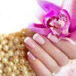 preparación de uñas naturales limpieza cutículas limado base de manicura profesional